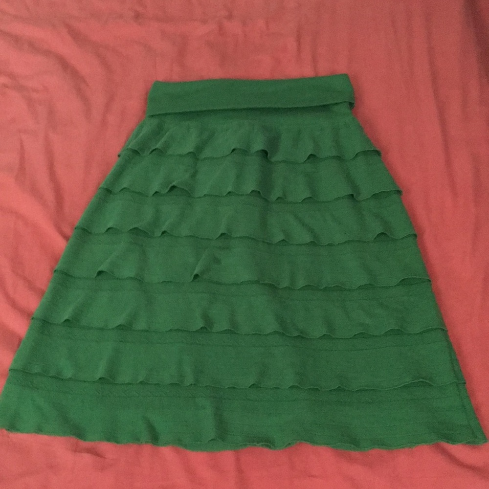 Max Studio bright green, ruffled skirt. Sz S